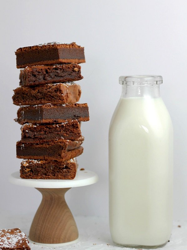 Einrichten im Kakao-Ton - Brownies mit einer Milchkanne