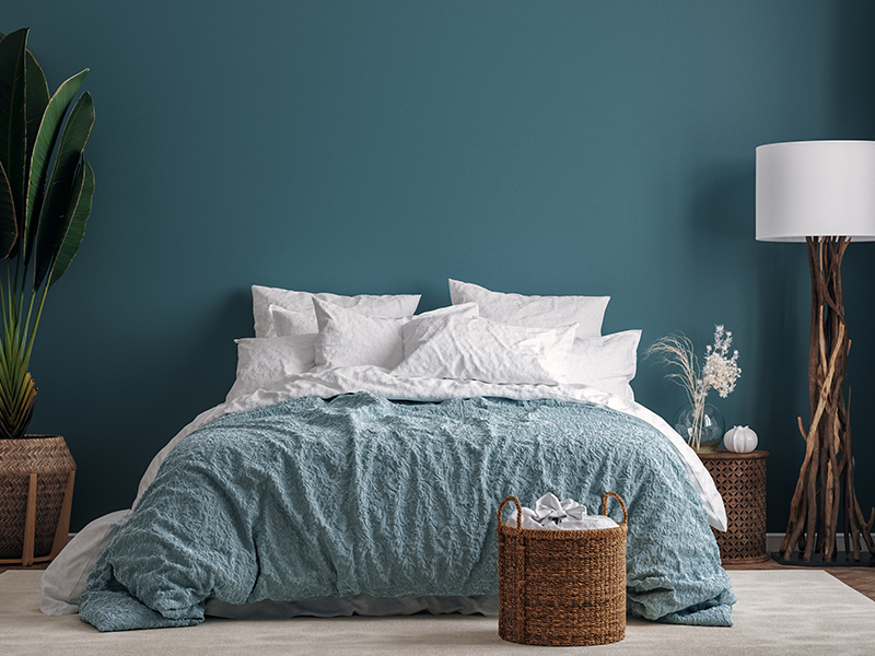 Schlafzimmer in der Trendfarbe 2021 blau gestrichen