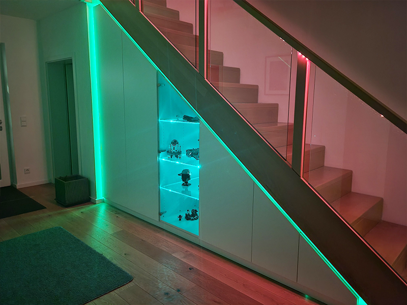 Treppenunterschrank mit LED Beleuchtung