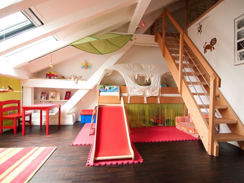 Kinderzimmer mit Treppe